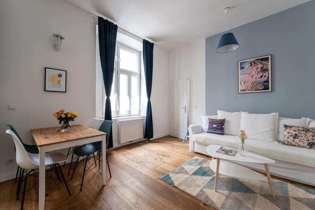 Appartement Chic Near Metro & Center By Hm Wenen