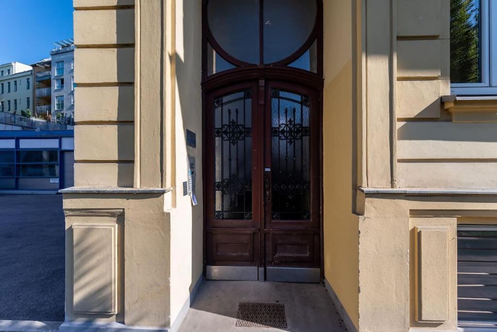 Chic Near Metro & Center By Hm Apartamento
